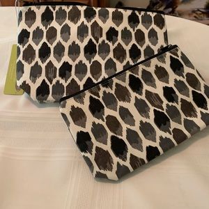Rock flower paper black and white cosmetic bag